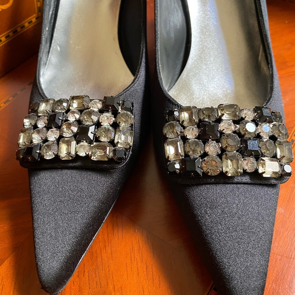 Stuart Weitzman sling backs with Rhinestone - Picture 5 of 9